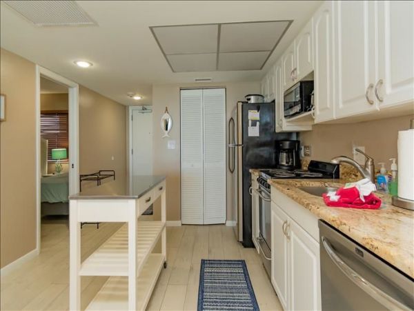 Full Ocean Views from this Lovely 2 Bedroom Condo