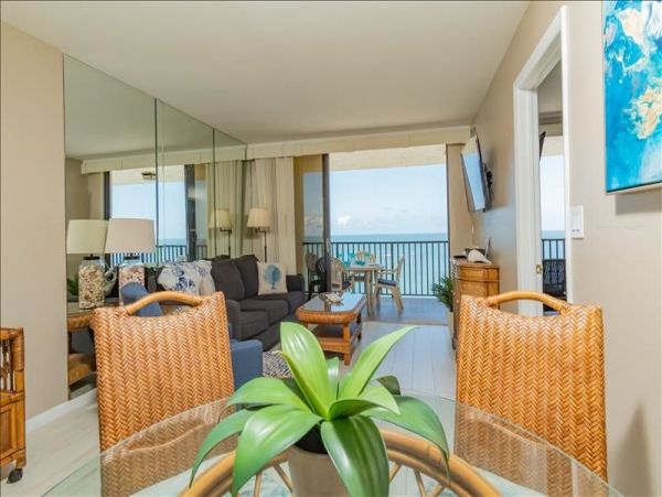Full Ocean Views from this Lovely 2 Bedroom Condo