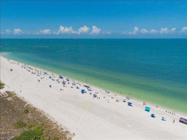 Full Ocean Views from this Lovely 2 Bedroom Condo