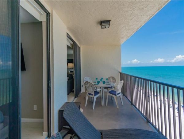 Full Ocean Views from this Lovely 2 Bedroom Condo