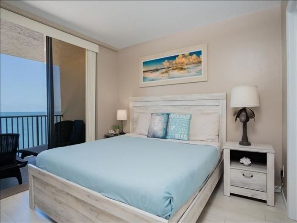 Full Ocean Views from this Lovely 2 Bedroom Condo