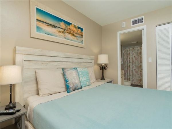 Full Ocean Views from this Lovely 2 Bedroom Condo