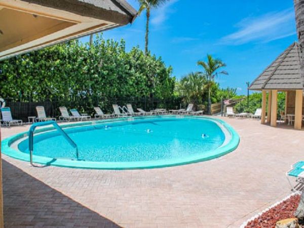 Full Ocean Views from this Lovely 2 Bedroom Condo
