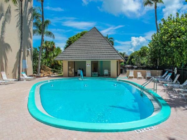 Full Ocean Views from this Lovely 2 Bedroom Condo
