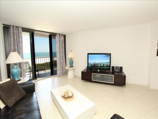 Lovely 2 Bedroom Vacation Condo Sleeps 5