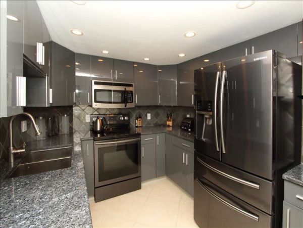 Lovely 2 Bedroom Vacation Condo Sleeps 5