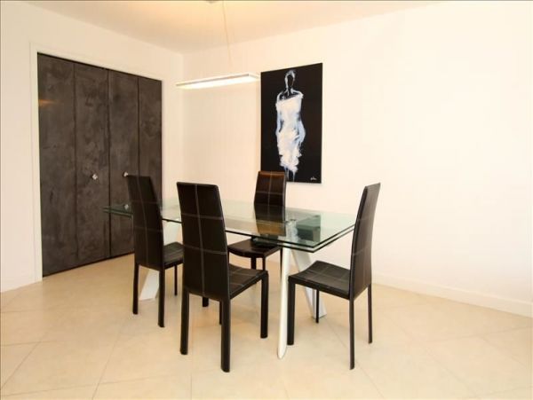 Lovely 2 Bedroom Vacation Condo Sleeps 5