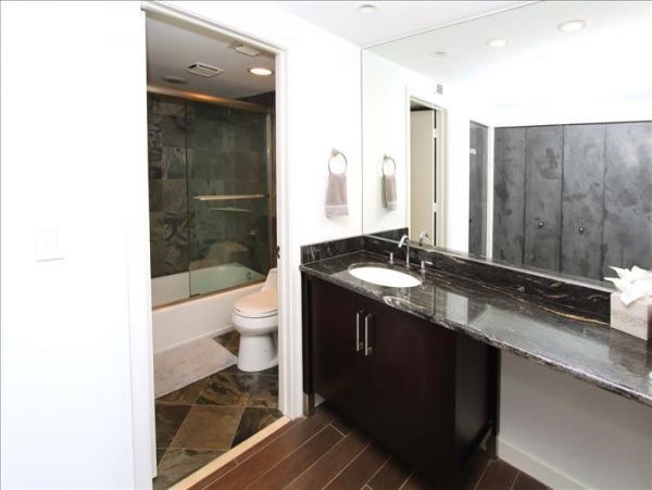Lovely 2 Bedroom Vacation Condo Sleeps 5