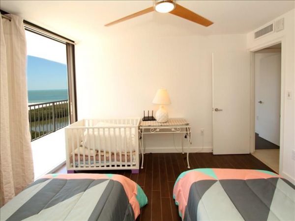 Lovely 2 Bedroom Vacation Condo Sleeps 5