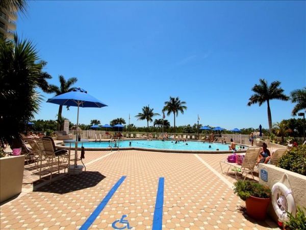 Lovely 2 Bedroom Vacation Condo Sleeps 5