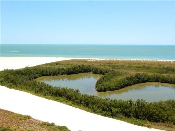 Lovely 2 Bedroom Vacation Condo Sleeps 5