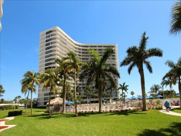 Lovely 2 Bedroom Vacation Condo Sleeps 5