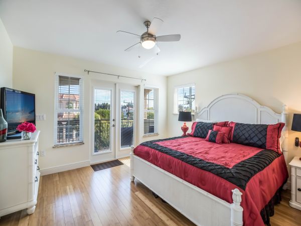 Luxury Holmes Beach Vacation Rental Six Bedrooms with Pool Beach