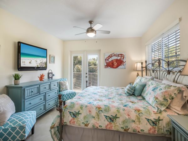 Luxury Holmes Beach Vacation Rental Six Bedrooms with Pool Beach