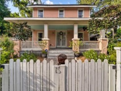 Sarasota Vacation Home Sleeps Six Guests.