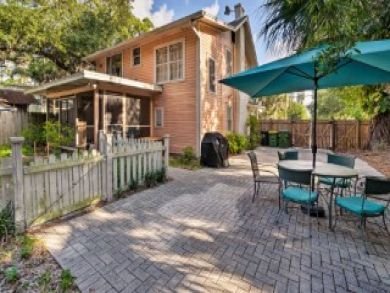 Sarasota Vacation Home Sleeps Six Guests.