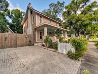 Sarasota Vacation Home Sleeps Six Guests.