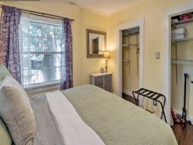 Sarasota Vacation Home Sleeps Six Guests.