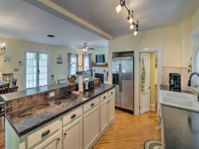 Sarasota Vacation Home Sleeps Six Guests.