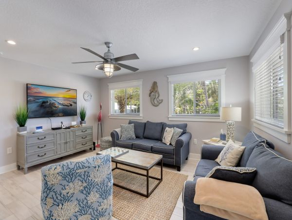 Charming Vacation Rental on Holmes Beach with Private Pool