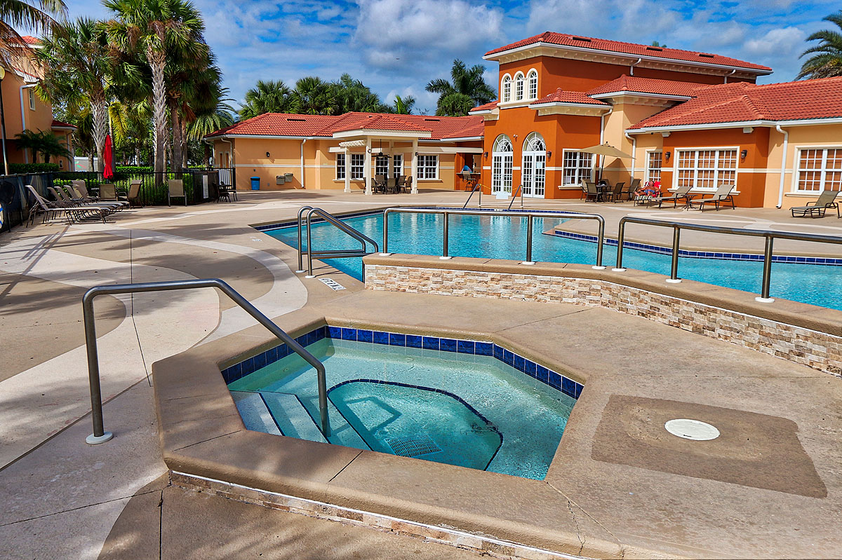 Fort Myers Vacation Home with Pool & Hot Tub 3 Bedrooms