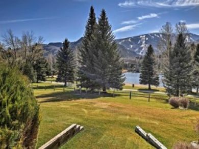 Avon Vacation Condo Sleeps Eight Guests.