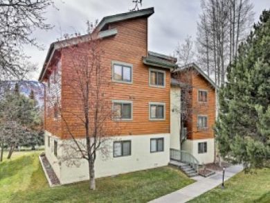 Avon Vacation Condo Sleeps Eight Guests.