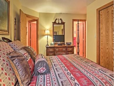Avon Vacation Condo Sleeps Eight Guests.
