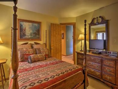 Avon Vacation Condo Sleeps Eight Guests.