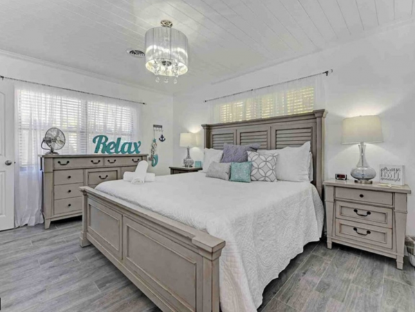 Holmes Beach Vacation Rental Sleeps Six Guests