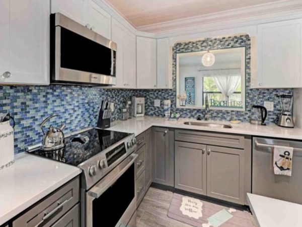 Holmes Beach Vacation Rental Sleeps Six Guests