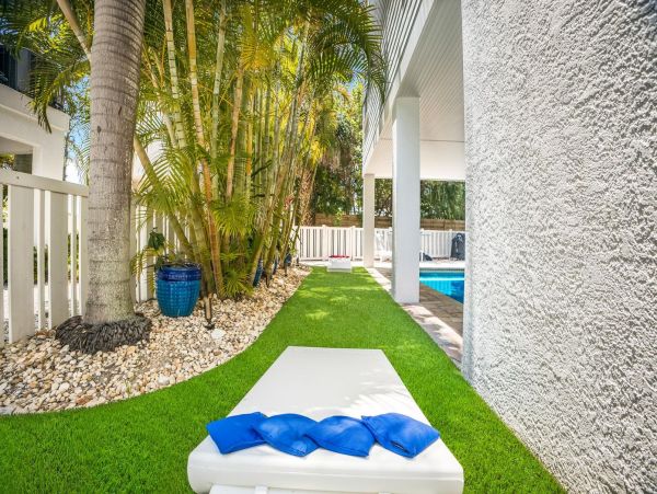 Anna Maria Island Vacation Pool Home Sleeps Twelve Guests