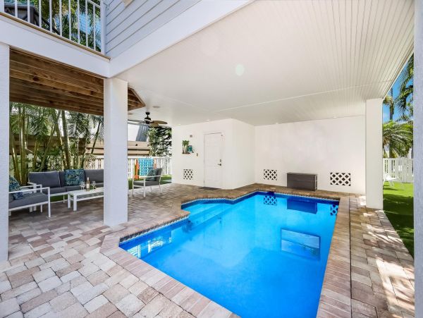 Anna Maria Island Vacation Pool Home Sleeps Twelve Guests