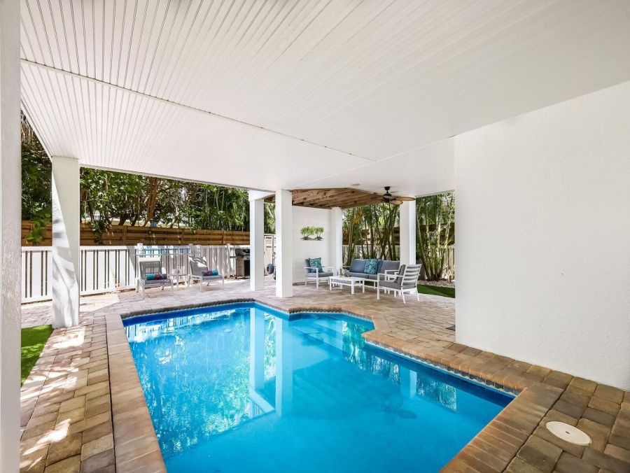 Anna Maria Island Vacation Pool Home Sleeps Twelve Guests
