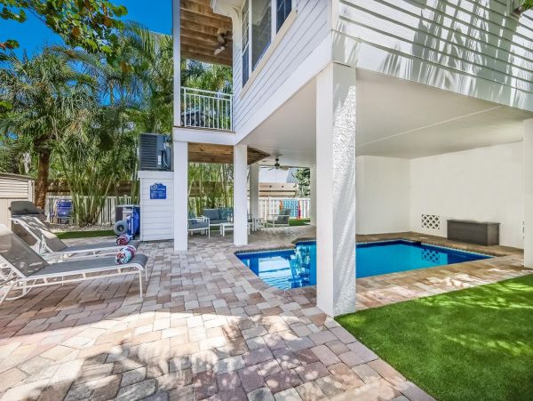 Anna Maria Island Vacation Pool Home Sleeps Twelve Guests