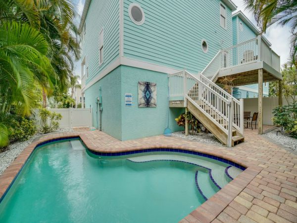 Holmes Beach Vacation Home Sleeps Eight.