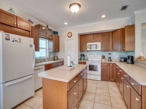 Holmes Beach Vacation Home Sleeps Eight.