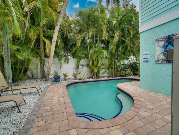 Holmes Beach Vacation Home Sleeps Eight.