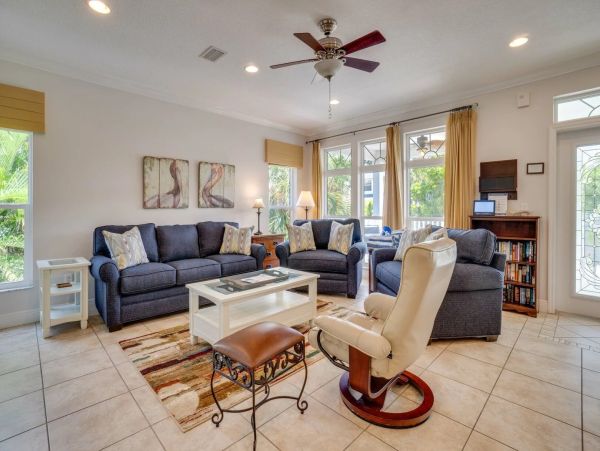 Holmes Beach Vacation Home Sleeps Eight.