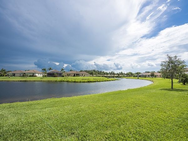 Charming 3 Bedroom Vacation Rental with Lake Views