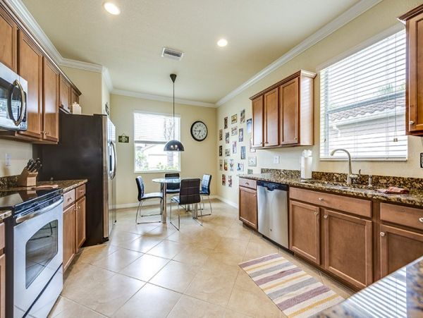 Charming 3 Bedroom Vacation Rental with Lake Views