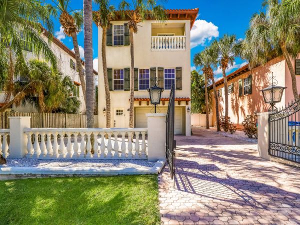 Holmes Beach Vacation Pool Home 3 Bedroom Sleeps Six Guests