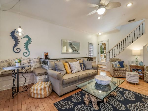 Holmes Beach Vacation Pool Home 3 Bedroom Sleeps Six Guests