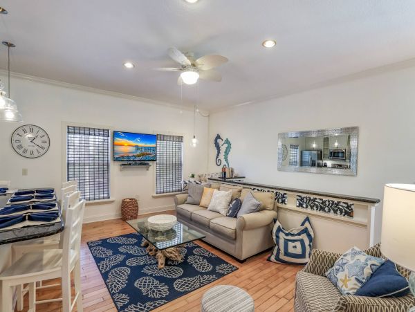 Holmes Beach Vacation Pool Home 3 Bedroom Sleeps Six Guests