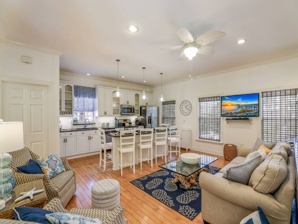 Holmes Beach Vacation Pool Home 3 Bedroom Sleeps Six Guests
