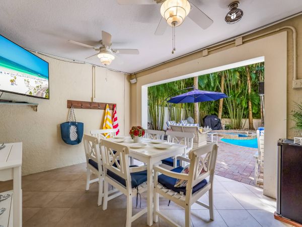 Holmes Beach Vacation Pool Home 3 Bedroom Sleeps Six Guests
