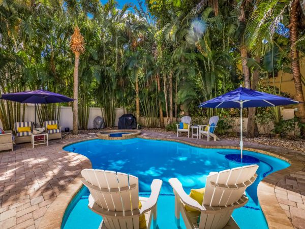 Holmes Beach Vacation Pool Home 3 Bedroom Sleeps Six Guests