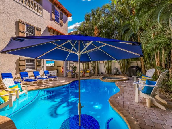 Holmes Beach Vacation Pool Home 3 Bedroom Sleeps Six Guests