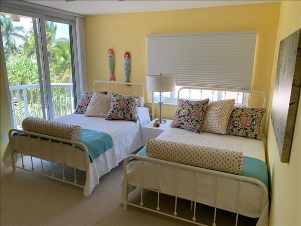 Three Bedroom Beachfront Condo in Naples