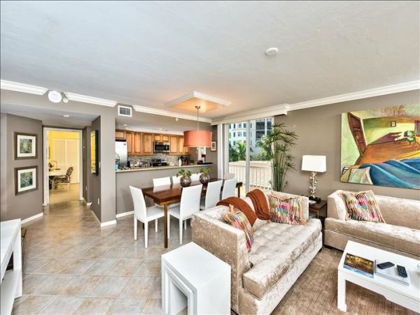 Three Bedroom Beachfront Condo in Naples